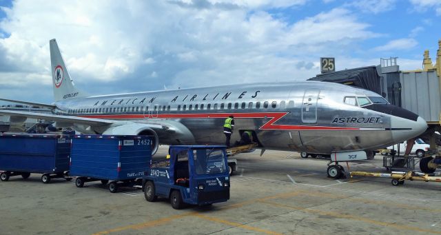 Boeing 737-800 (N951AA) - ASTROJET loading up for transcon to KLAX