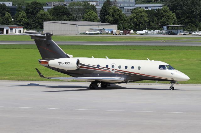 Embraer Legacy 550 (9H-XFX)