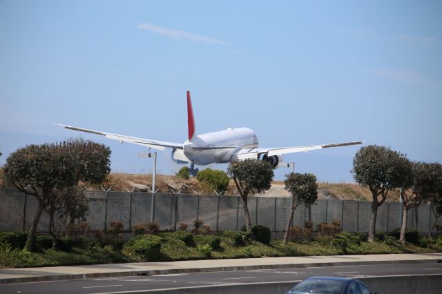 BOEING 777-300ER (JA739J)