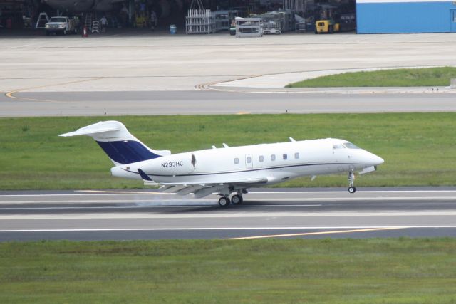 Bombardier Challenger 300 (N293HC) - Bombardier Challenger 300 - N293HC