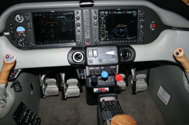 Cessna 350 (N2526C)