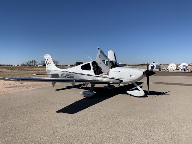 Cirrus SR-22 (N616MB)