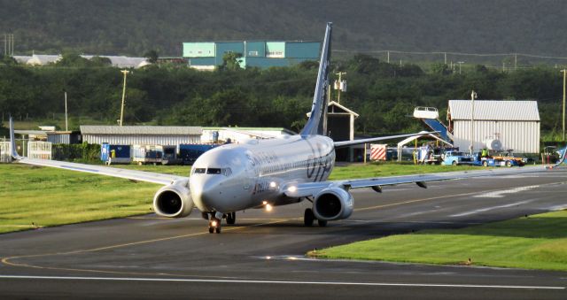 Boeing 737-800 (N3758Y)