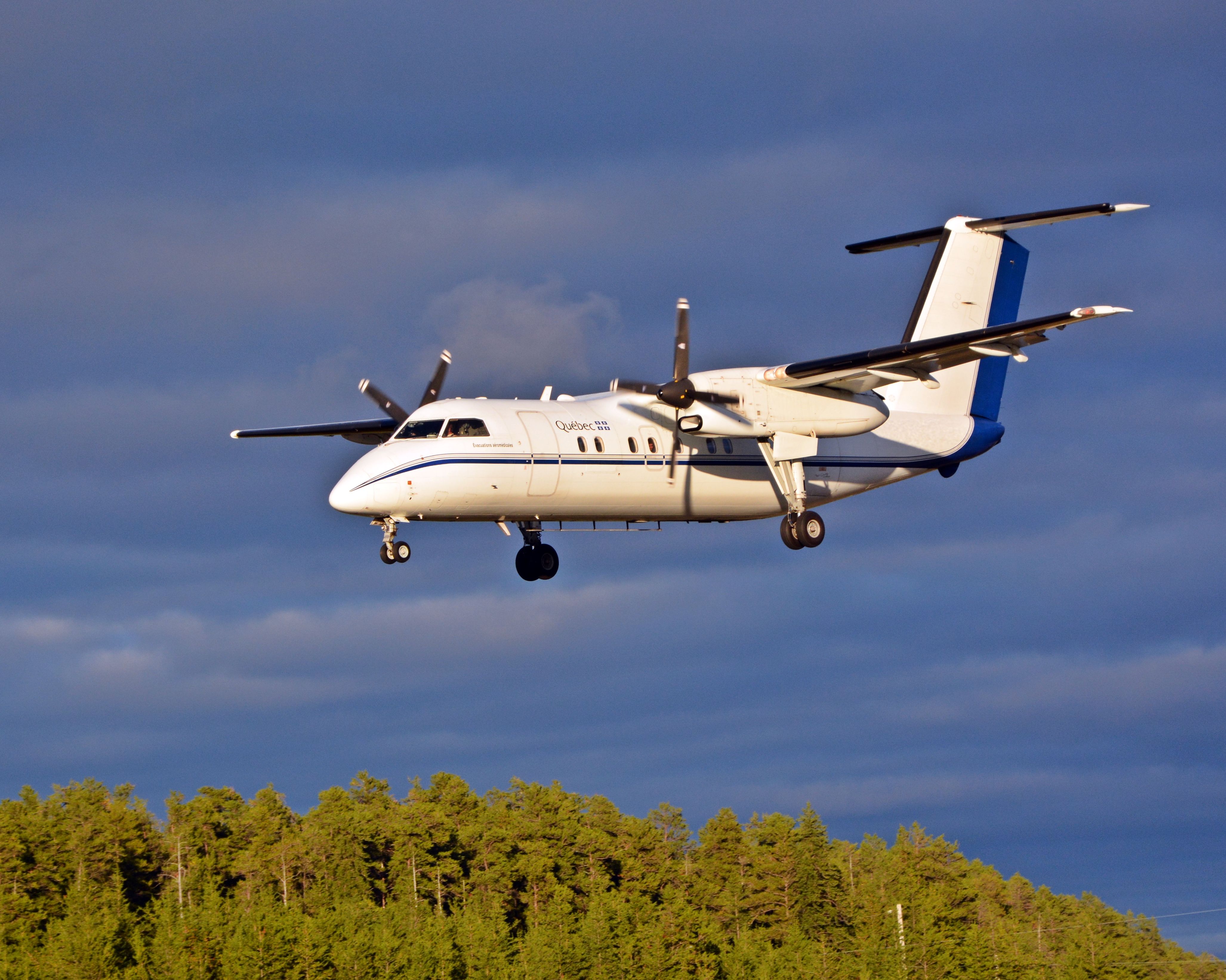 de Havilland Dash 8-200 (QUE30) - QUE30 MÉDÉVAC - SERVICE AÉRIEN GOUVERNEMENTAL