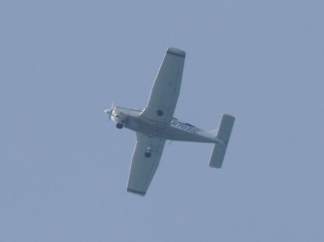 Piper Cherokee (N7031C) - always looking up!