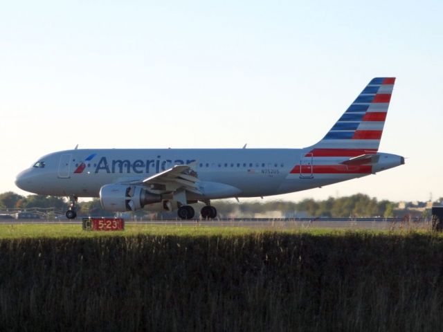 Airbus A319 (N752US)