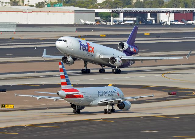 Boeing MD-11 (N528FE)