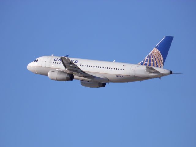 Airbus A320 (N801UA)