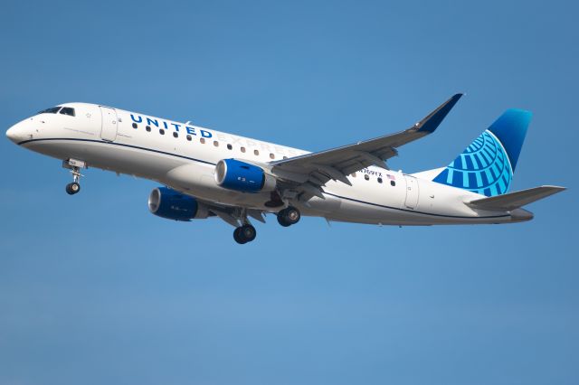 Embraer 175 (N769YX)