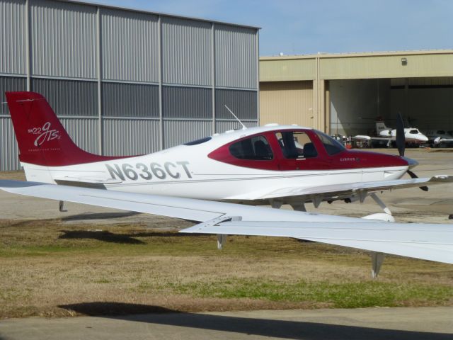 Cirrus SR-22 (N636CT)