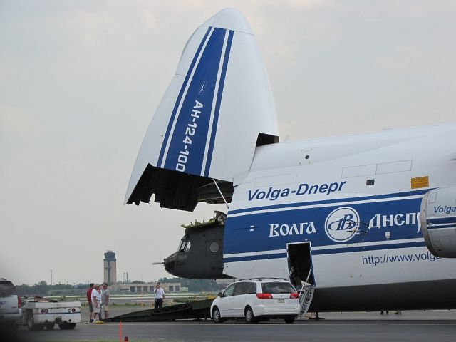 Antonov An-124 Ruslan (RA-82074)