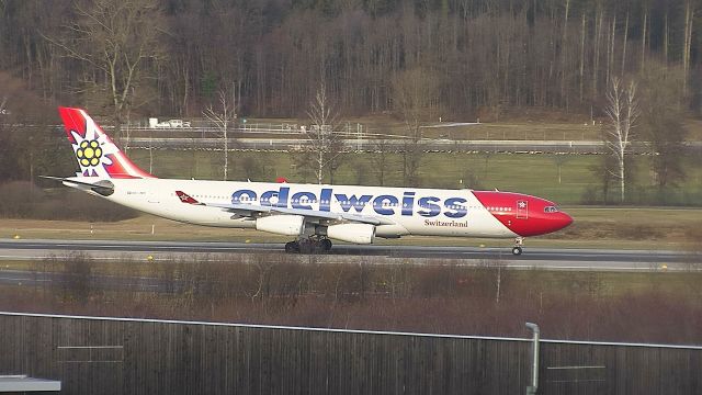 Airbus A340-300 (HB-JMD)