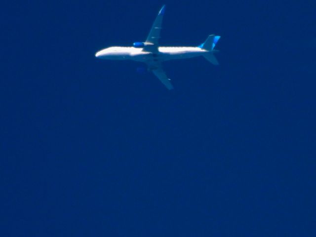Embraer 175 (N625UX)