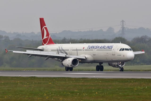 Airbus A321 (TC-JSD) - THY1993 arriving from Istanbul on a murky day in Manchester