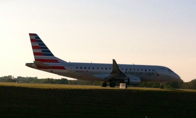 Embraer 170/175 (N426YX)