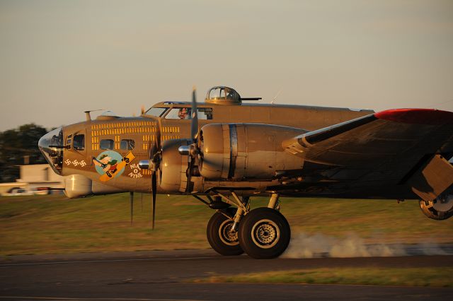 Boeing B-17 Flying Fortress (N93012)