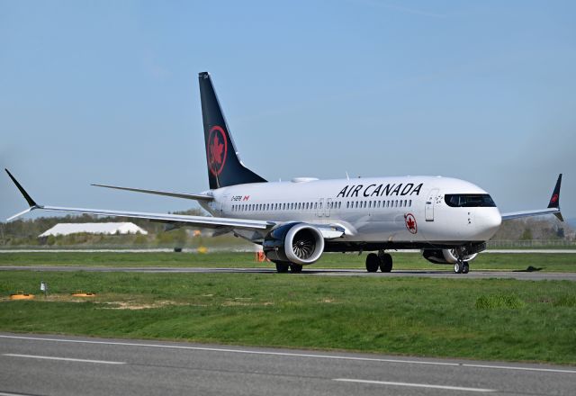 Boeing 737 MAX 8 (C-GEPB)