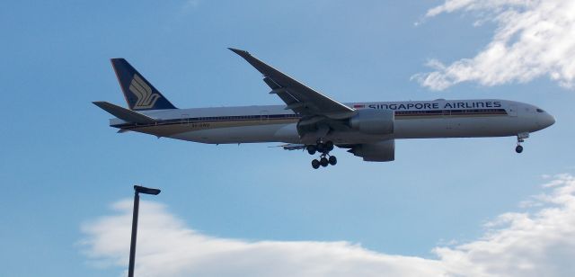 Boeing 777-200 (9V-SWU)