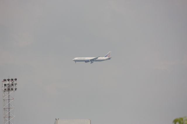 BOEING 767-300 —