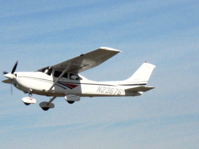 Cessna Skylane (N23676) - Taking off from RWY 24