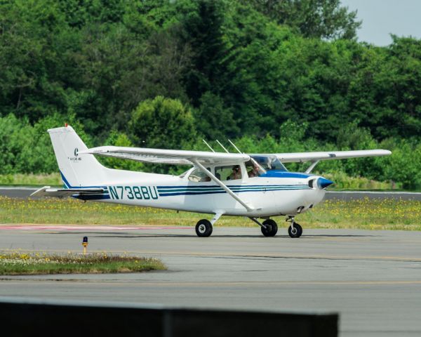 Cessna Skyhawk (N738BU)