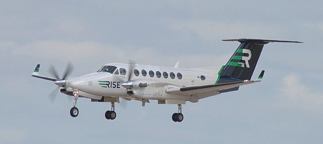 Beechcraft Super King Air 300 (N350SM)
