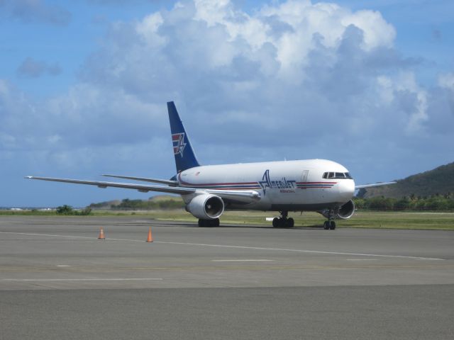 BOEING 767-200 (N741AX)