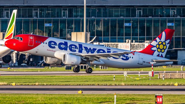 Airbus A320 (HB-IJU)