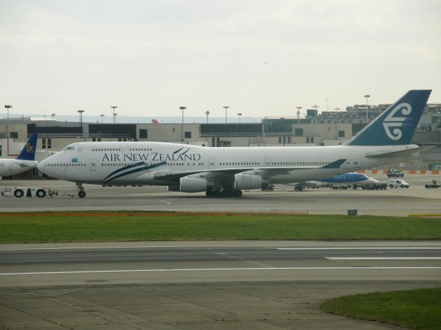 Boeing 747-200 (ZK-NBT)