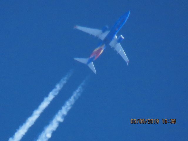 Boeing 737-800 (N8567Z)