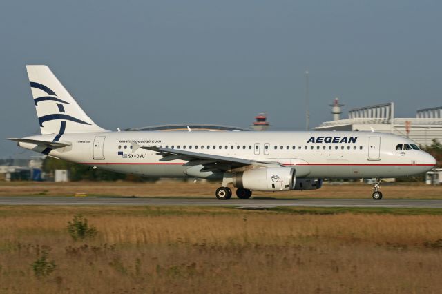 Airbus A320 (SX-DVU)