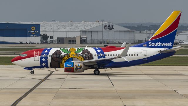 Boeing 737-700 (N280WN) - "Missouri One" taxiing to depart 13Rbr /5/28/17