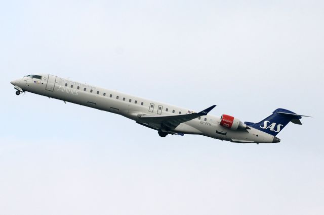 Canadair Regional Jet CRJ-900 (EI-FPK) - SK540 on the way back to Copenhagen