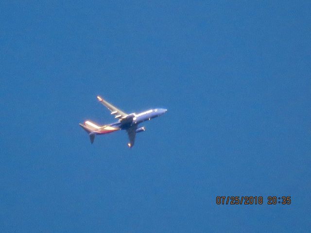 Boeing 737-800 (N8662F)