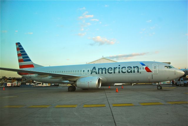 Boeing 737-700 (N935NN) - EARLY MORNING