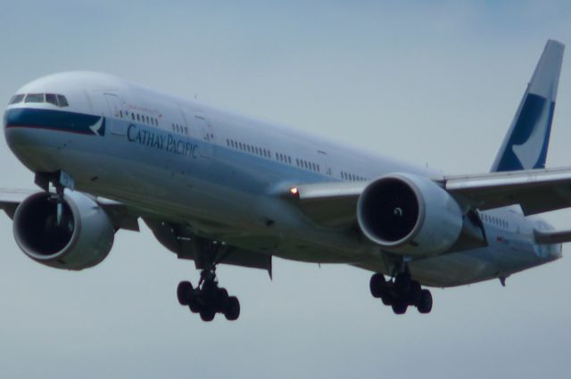 Boeing 777-200 —