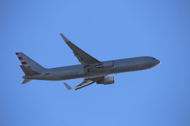 BOEING 767-300 (N381AN)