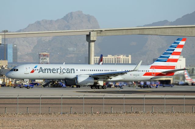 Boeing 757-200 (N942UW)