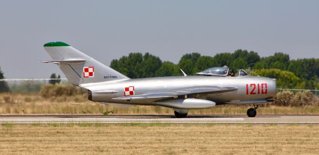 MIKOYAN MiG-17 (N717MG)