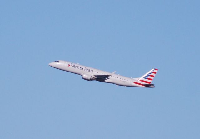 Embraer ERJ-190 —