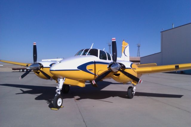 Beechcraft Twin Bonanza (N814JE)
