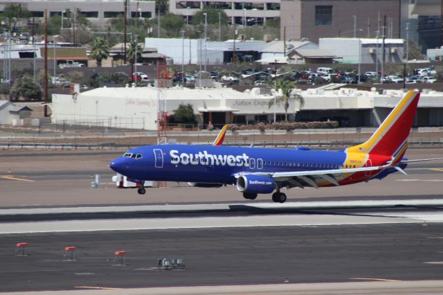 Boeing 737-800 (N8653A)