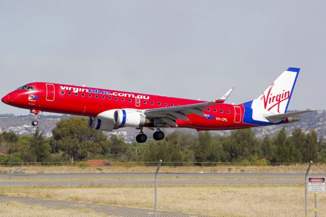 Embraer ERJ-190 (VH-ZPL) - About to put down on runway 05. Friday, 19th April 2013.