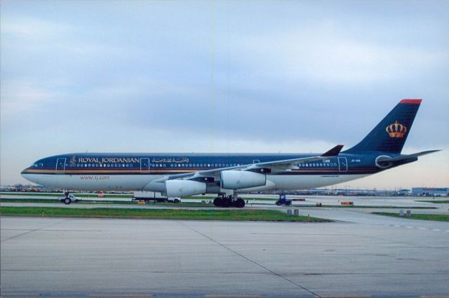 Airbus A340-300 —