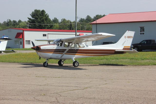 Cessna Skywagon (C-FBZU) - Cessna 172-N Skyhawk II C-FBUZ Aéroport de Lachute CSE4 QC. 25-08-2018