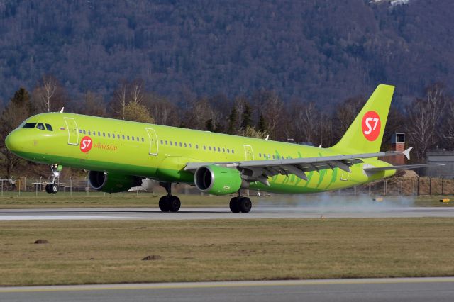 Airbus A321 (VQ-BQH)
