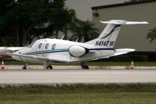 Eclipse 500 (N414TW) - Seen here on 31-Oct-17.