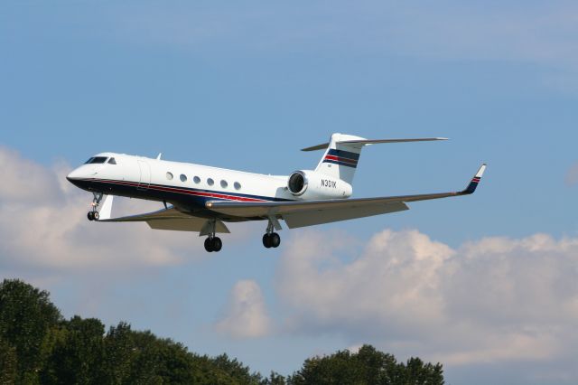 Gulfstream Aerospace Gulfstream V (N301K) - Photo by Paul Braymen.