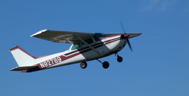 Cessna Skyhawk (N92789) - Shortly after departure is this 1973 Cessna 172M Skyhawk in the Autumn of 2022.