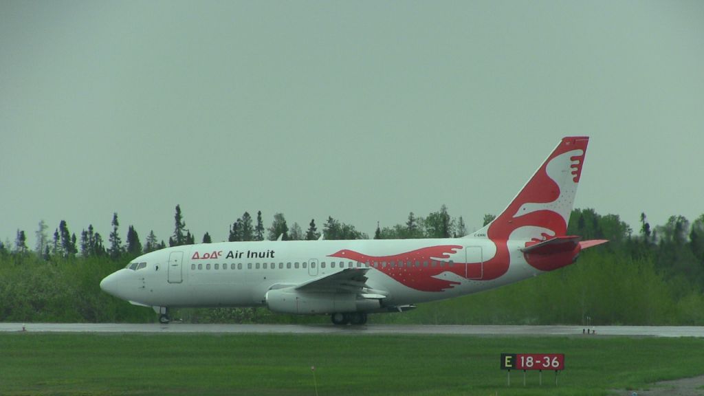 Boeing 737-700 (C-GMAI) - Le 2 juin 2014 j'étais à CYVO quand cet avion roulait pour aller se positionner sur la 18 pour un décollage pour la mine Raglan (X-Trata).